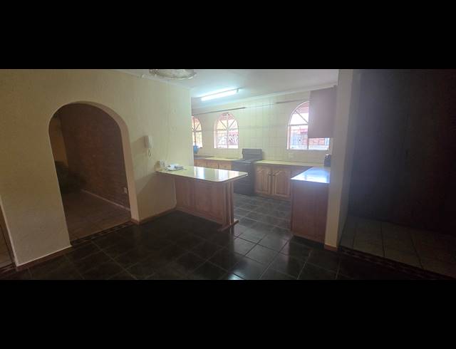 4 BEDROOM FREESTANDING FOR SALE IN FAUNA PARK